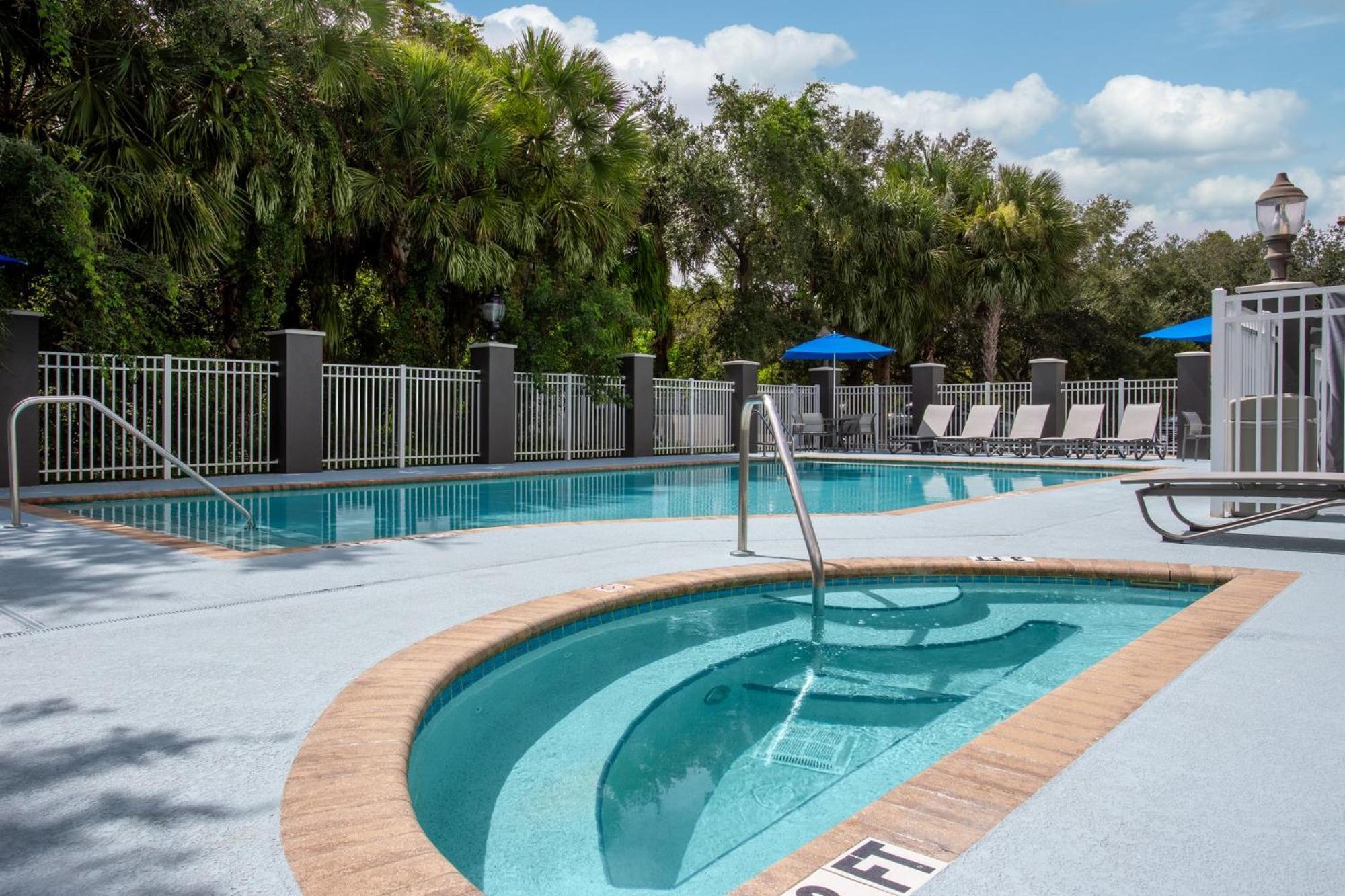 Holiday Inn Express & Suites Bradenton East-Lakewood Ranch By Ihg Exterior foto